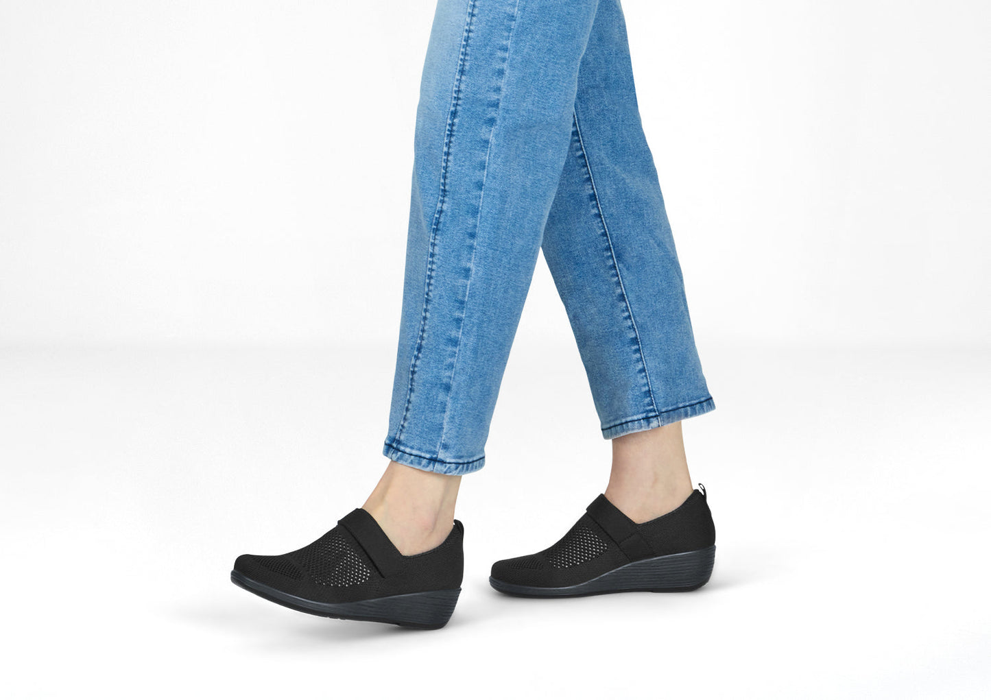 Eve – Zeitlose Eleganz in sattem Schwarz