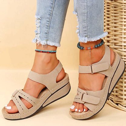 Sandy - Bequeme Orthopädische Sandalen mit Keilabsatz
