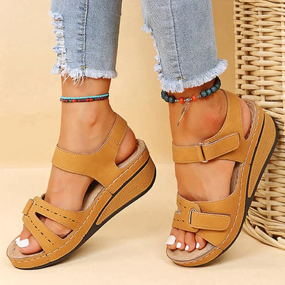 Sandy - Bequeme Orthopädische Sandalen mit Keilabsatz