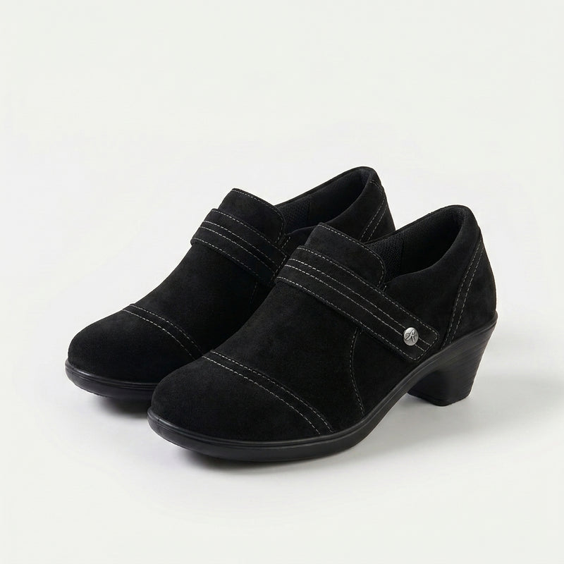 Eva – Samtweiche Eleganz in tiefem Schwarz